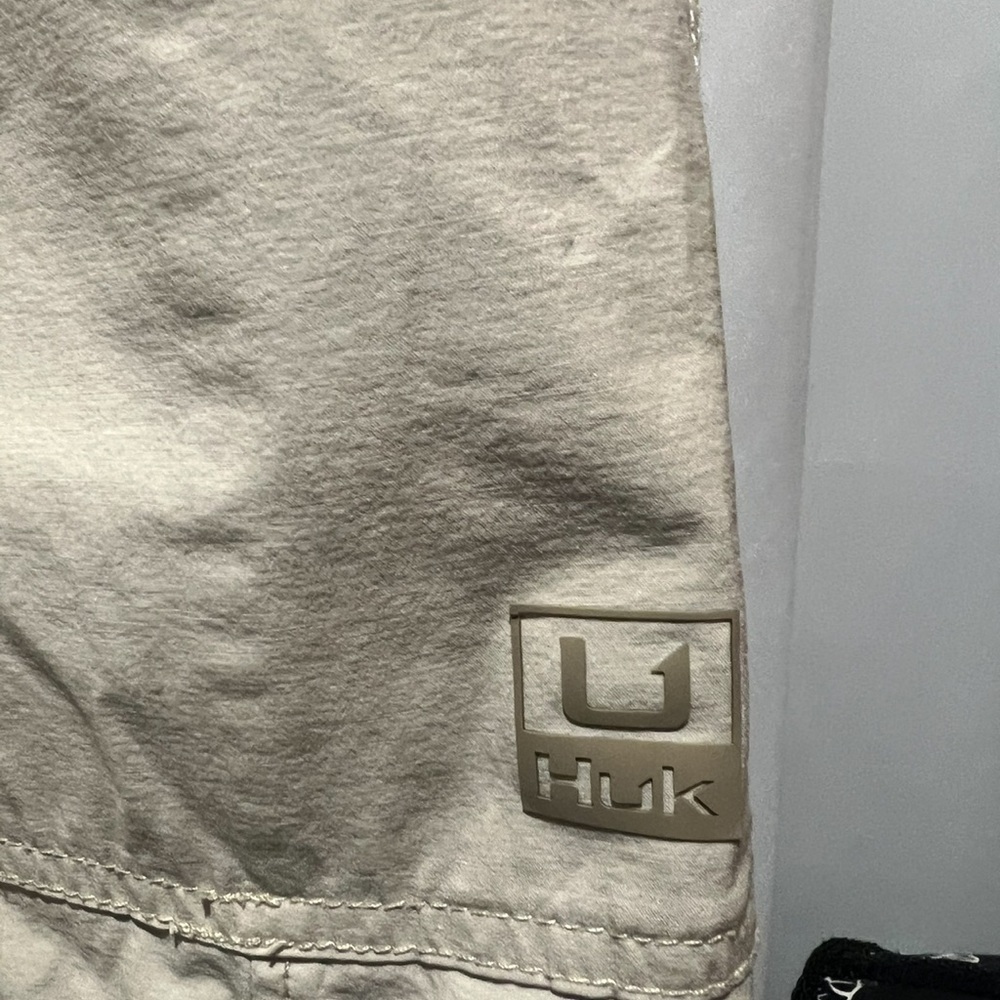 Huk Men's Light Tan Cargo Shorts - Picture 5 of 6